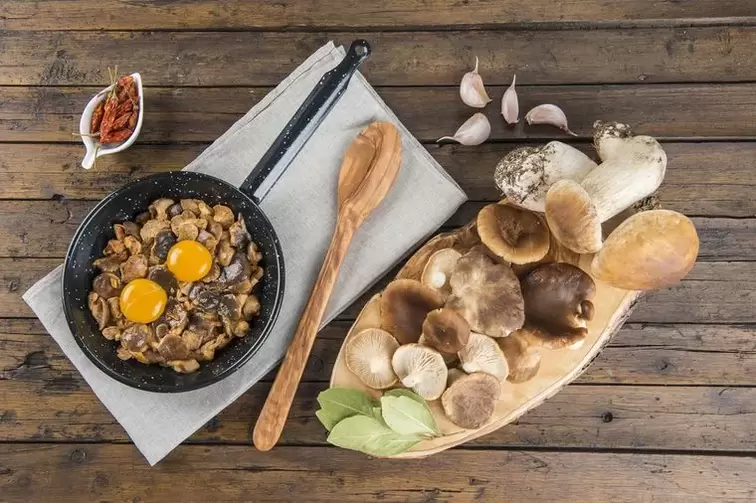 mushrooms with eggs for a carbohydrate -free diet