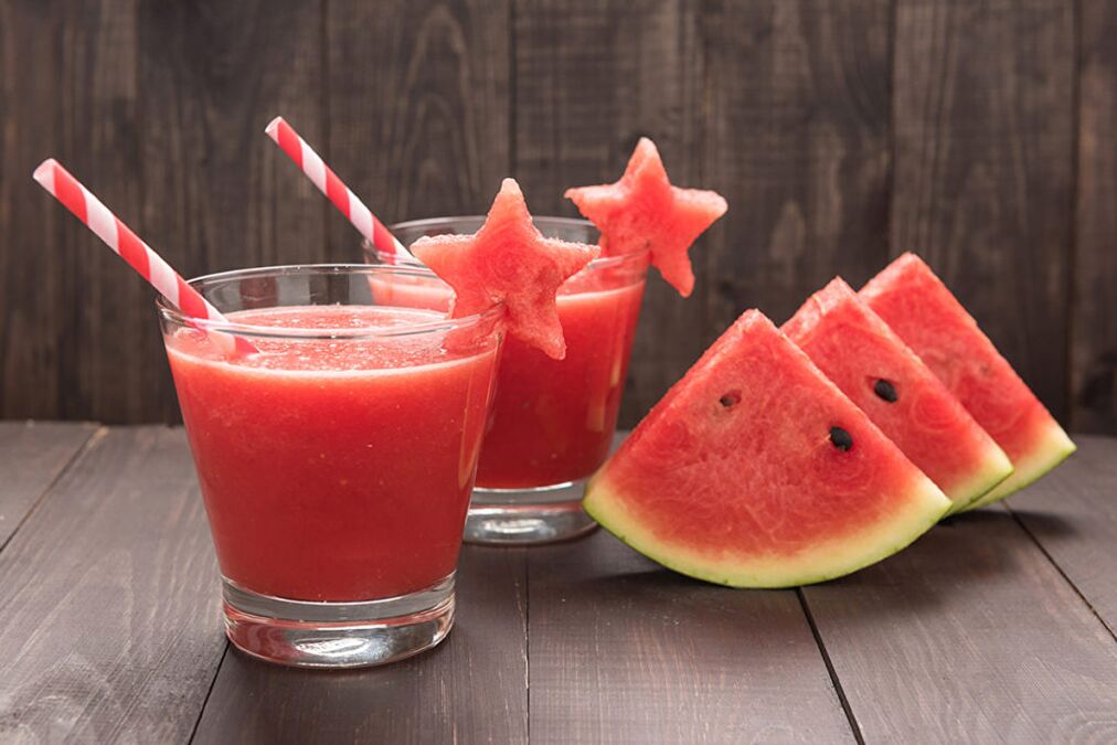 Fresh watermelon with watermelon slices - a delicious food for weight loss