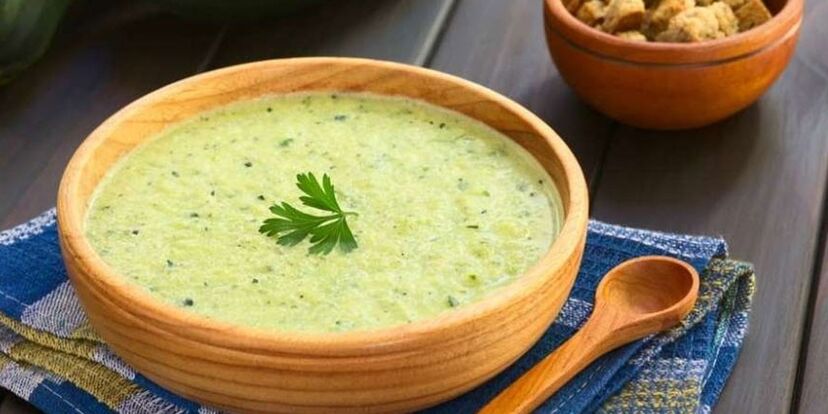 Cabbage puree and zucchini soup is a stomach -friendly dish on the hypoallergenic diet menu